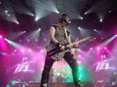 Concerts 2012 0605 paris alphaxl 138 Guns N' Roses
